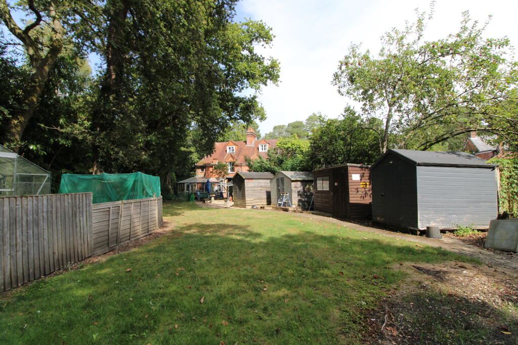 House in Basingstoke and Deane, Mortimer West End - View 4