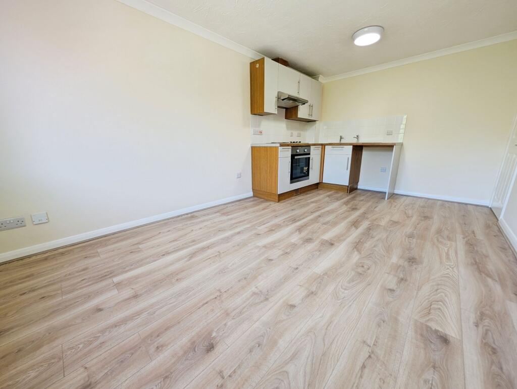 Apartment in Southampton - View 5