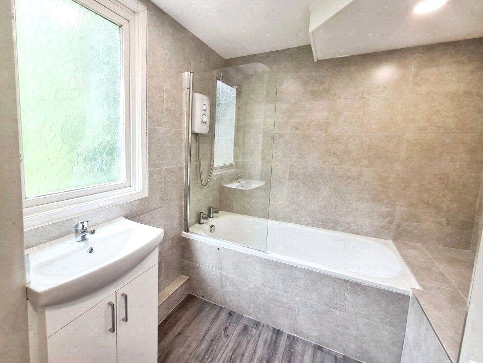 House in Southampton, Hollybrook - More