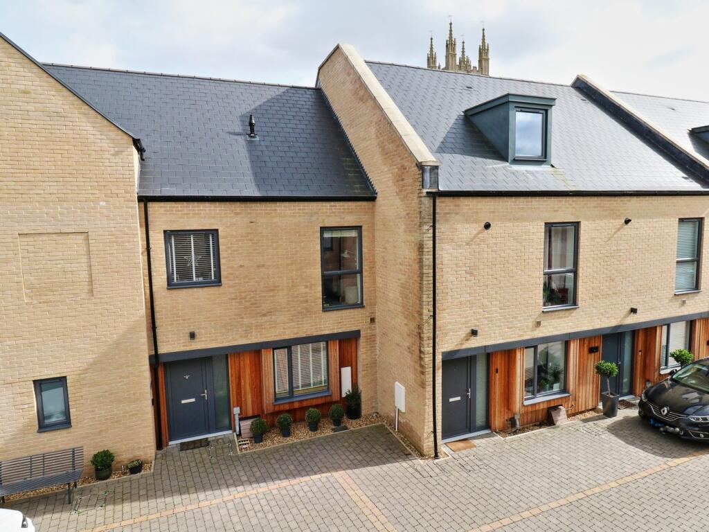 4-bed house on Farrier Court, St Neots, PE19, £375,000