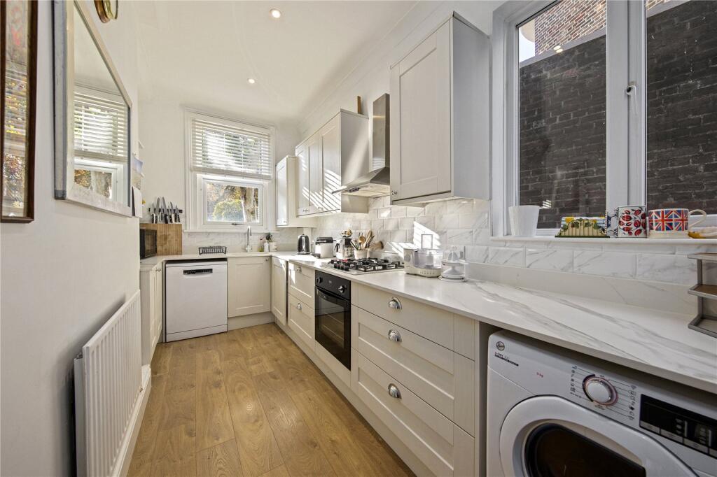Apartment in London, North Sheen - View 3