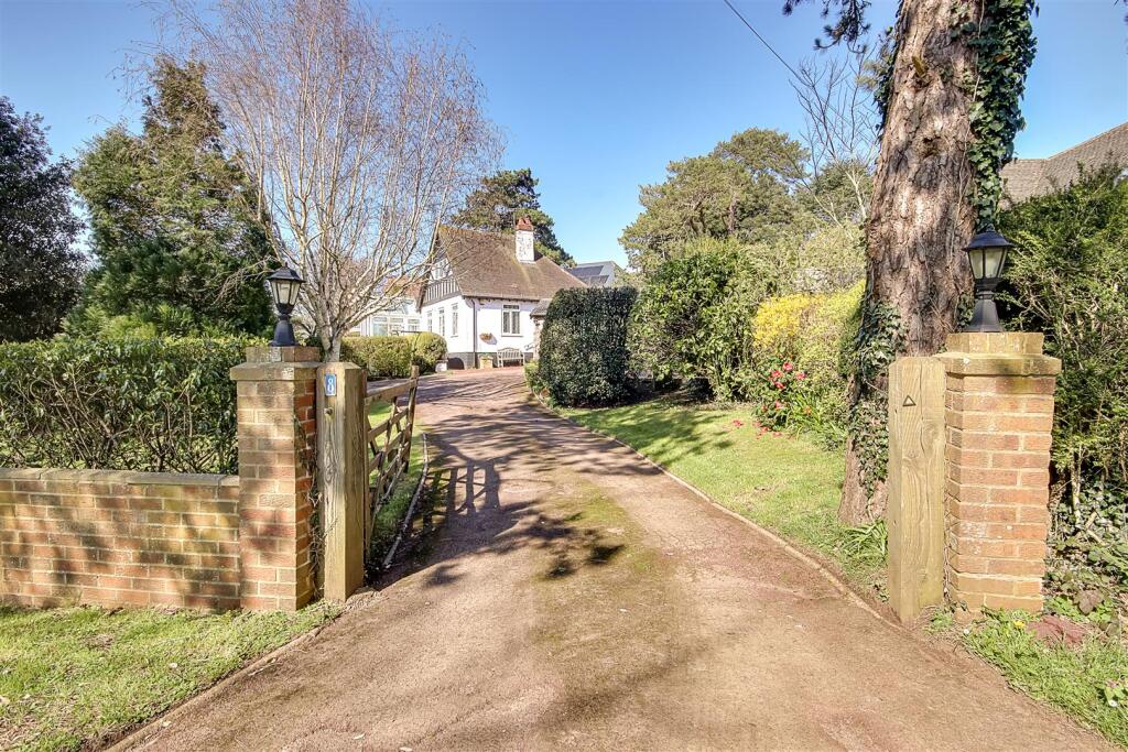 House in Worthing, High Salvington - View 2