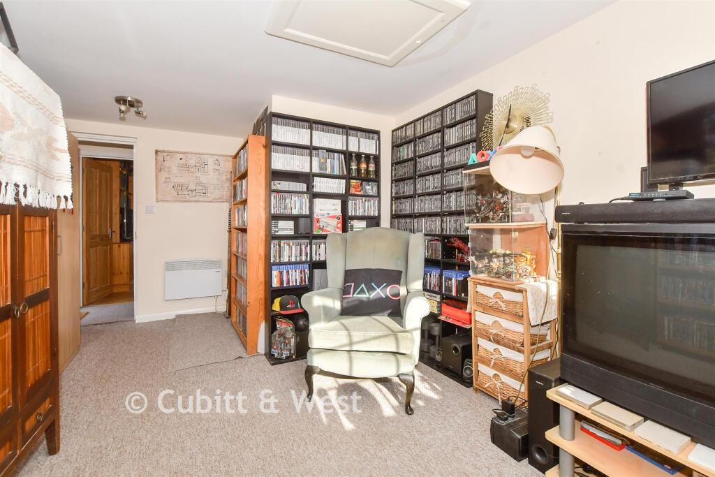 House in Horsham, Oakhill - View 4