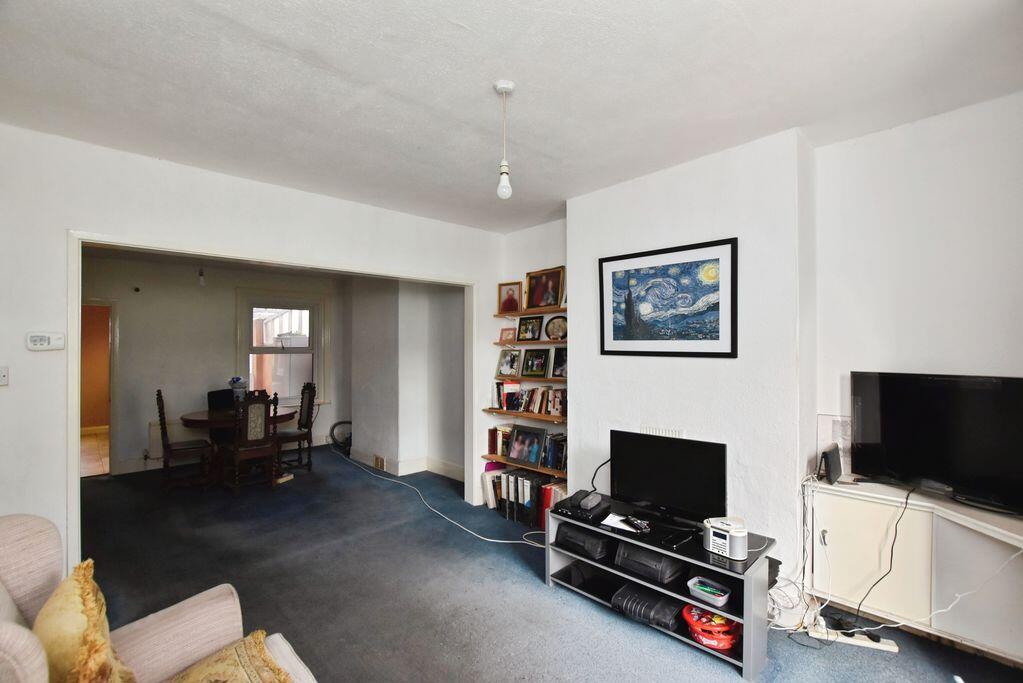 Cherry Orchard Lane, Salisbury                  ***VIDEO TOUR*** photo 4
