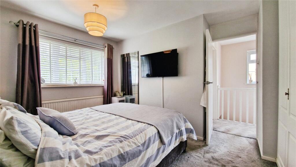 House in Binfield, Bracknell Forest - View 5