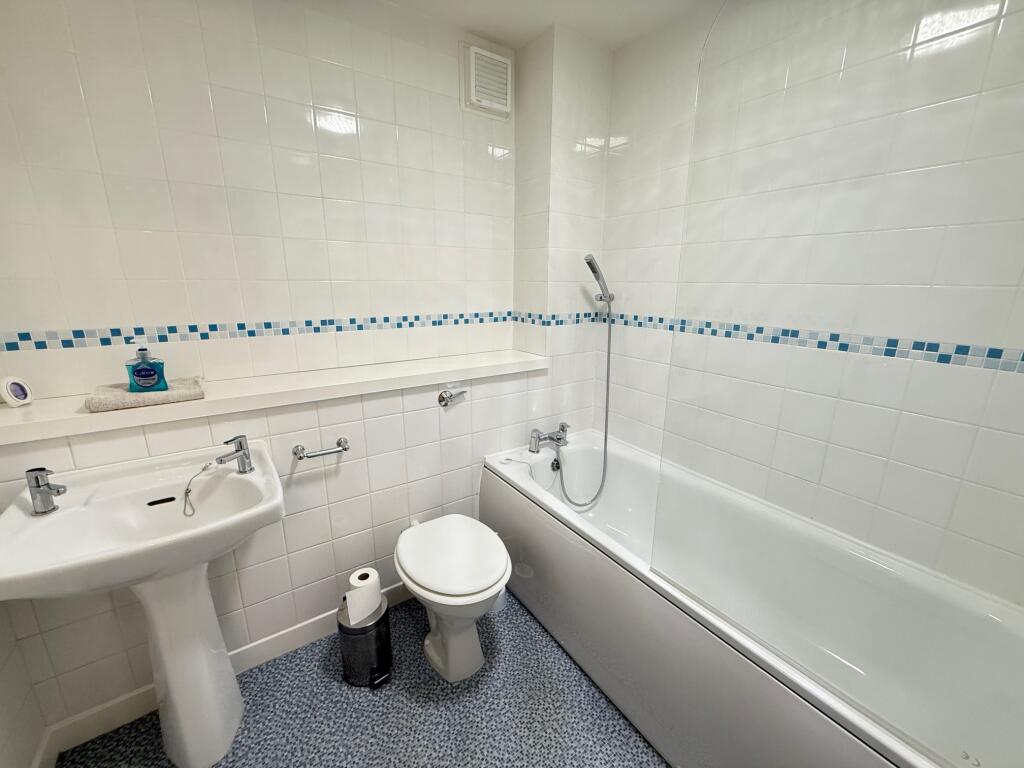 Apartment in Northampton - View 5