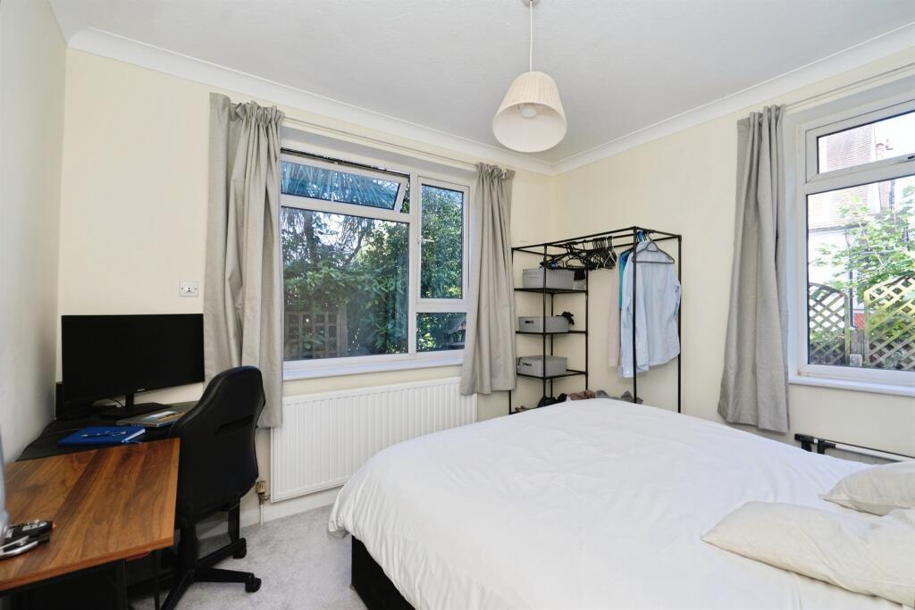 Dukes Drive, Eastbourne photo 5