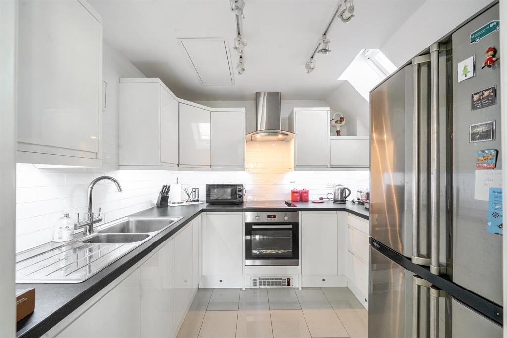 Apartment in Bournemouth, Charminster - More