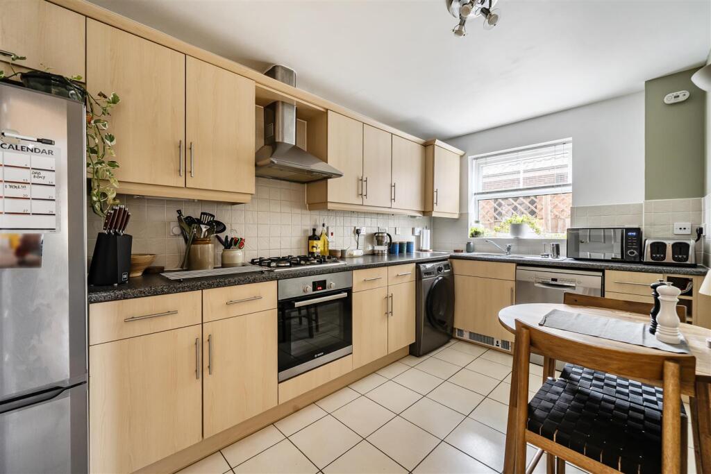 Apartment in Slough - View 4