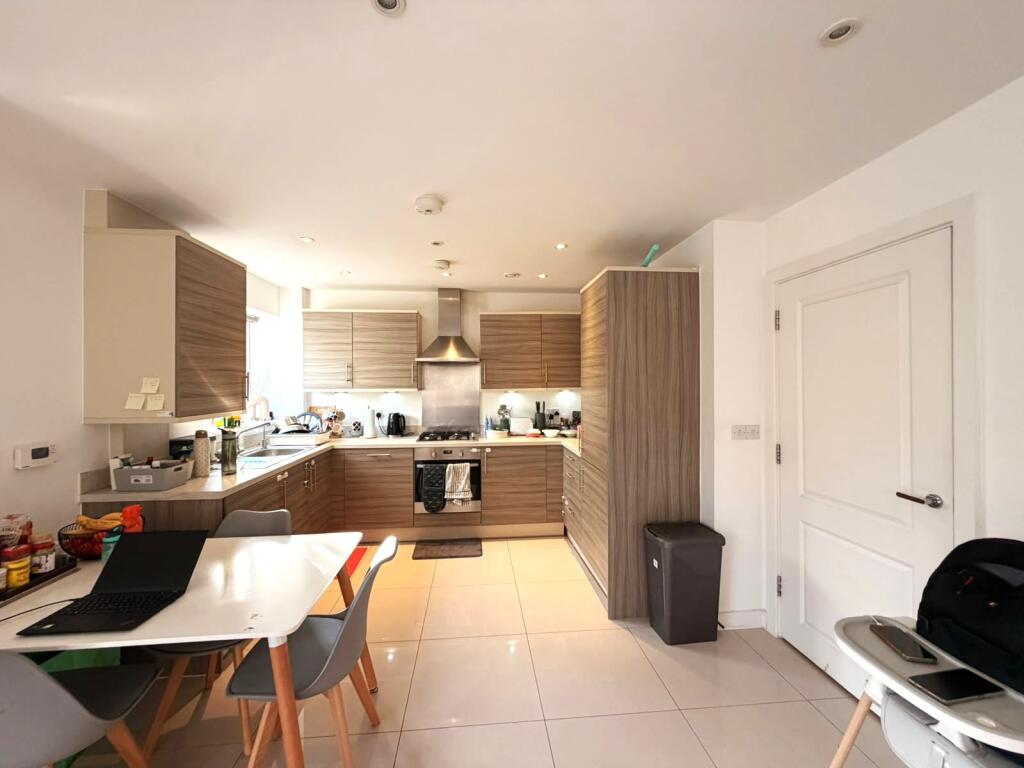 Apartment in Sutton - View 4
