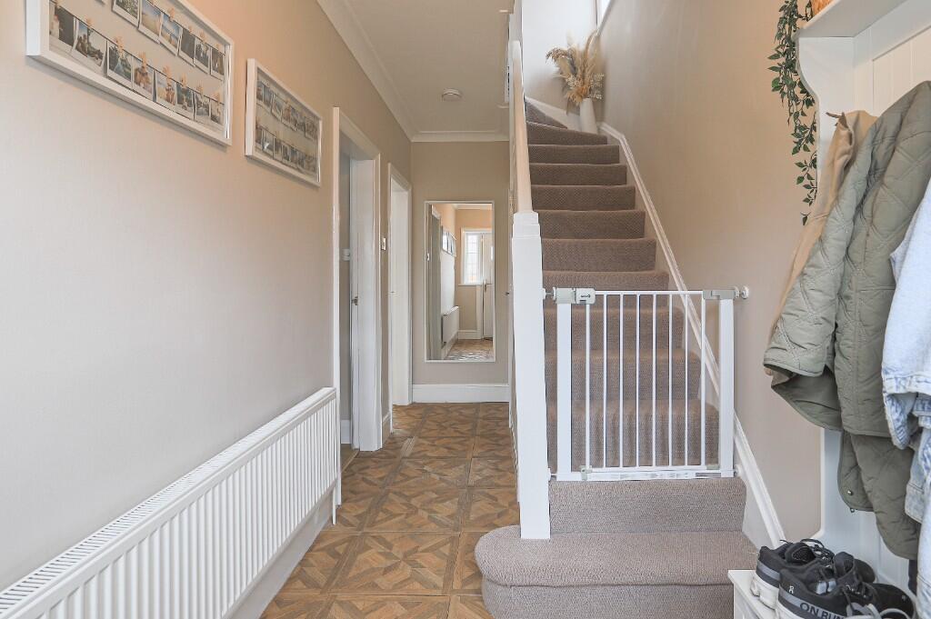 Hartley Park View, Pontefract, West Yorkshire, WF8 photo 2