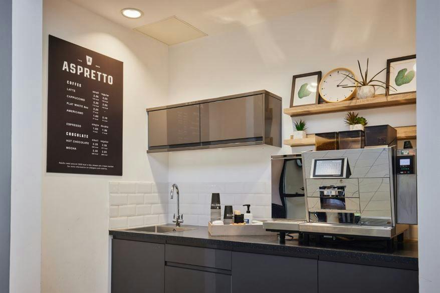14 Faraday Wharf Kitchenette2.jpg