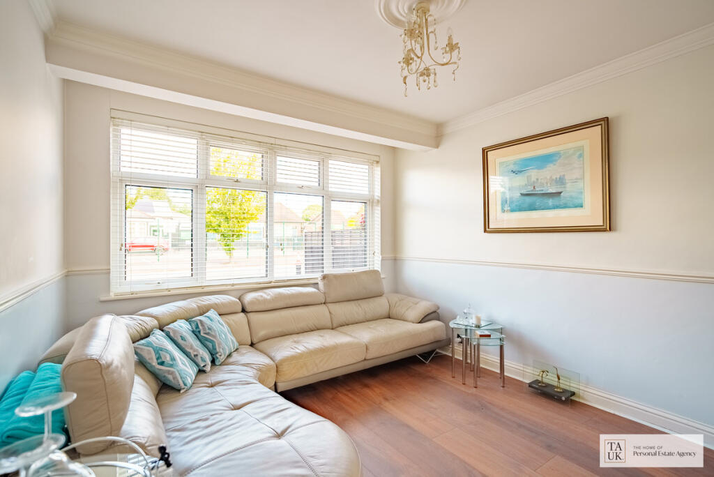House in Romford - View 3