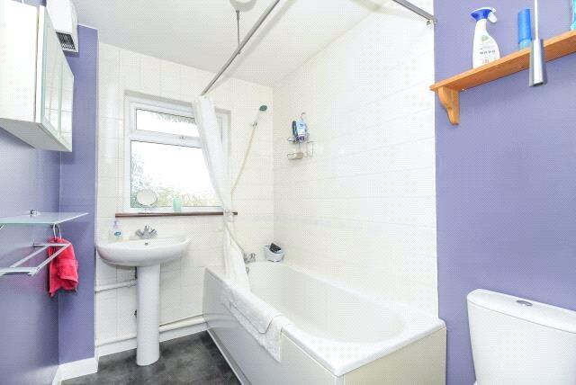 Apartment in Reading, Lower Earley, Earley - View 4