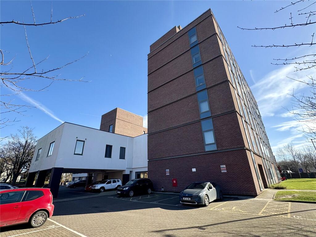 2-bed flat on Crosby Road North, Waterloo, Liverpool, Merseyside, L22, £130,000