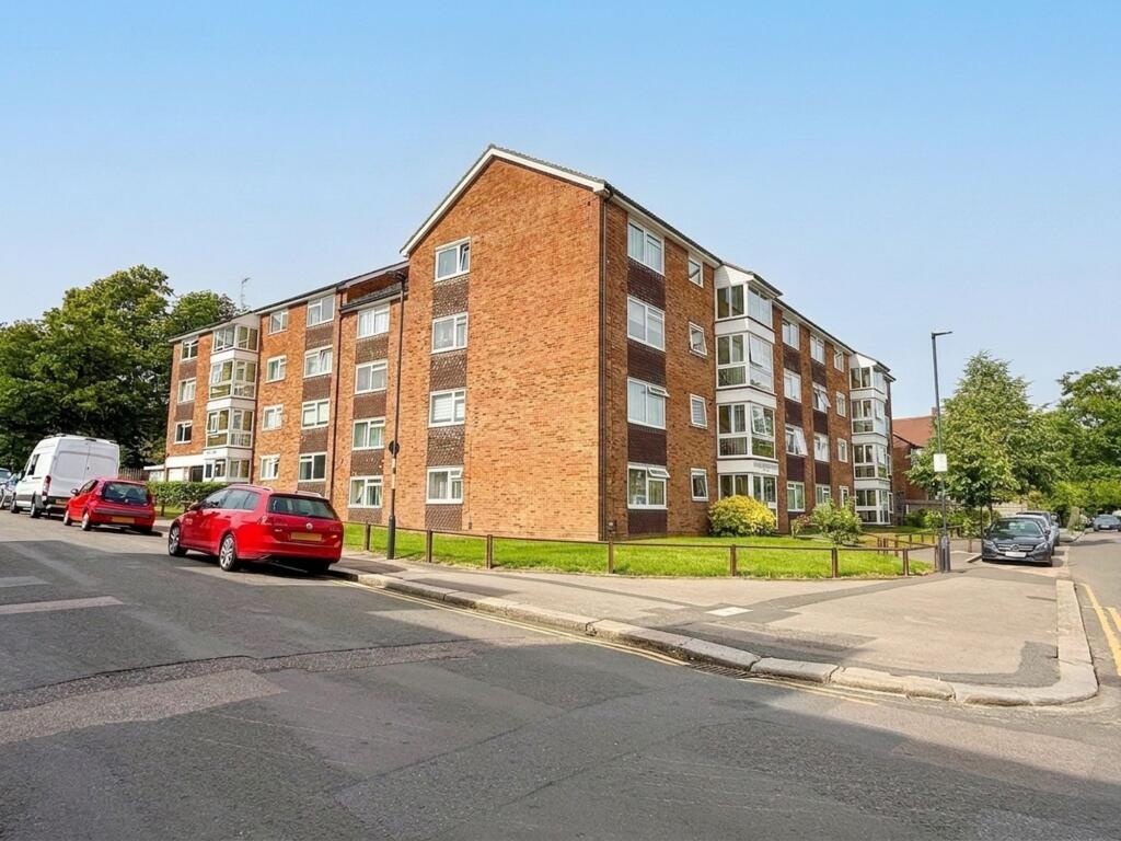 Main image of property: High Road, London, N11