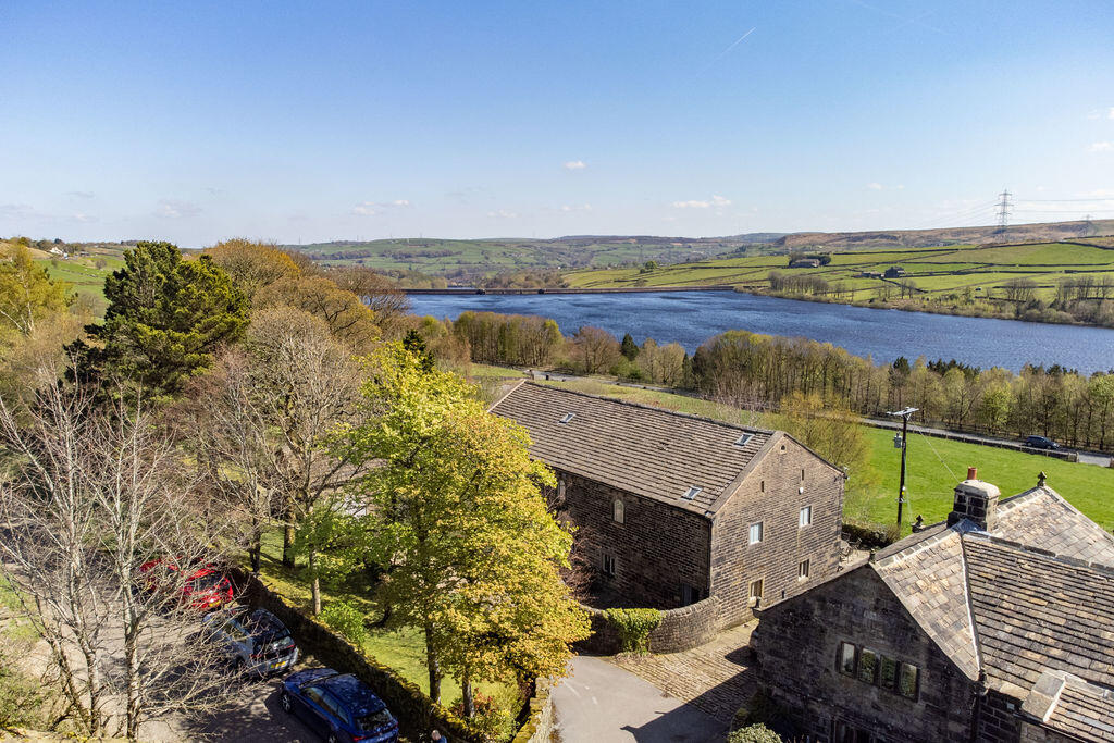 Baitings Hall Barn, Blue Ball Road, Ripponden HX6 4LR photo 4