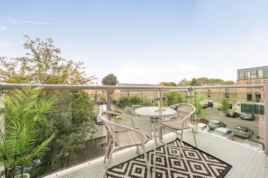 Apartment in Tandridge, Caterham-on-the-Hill - View 4