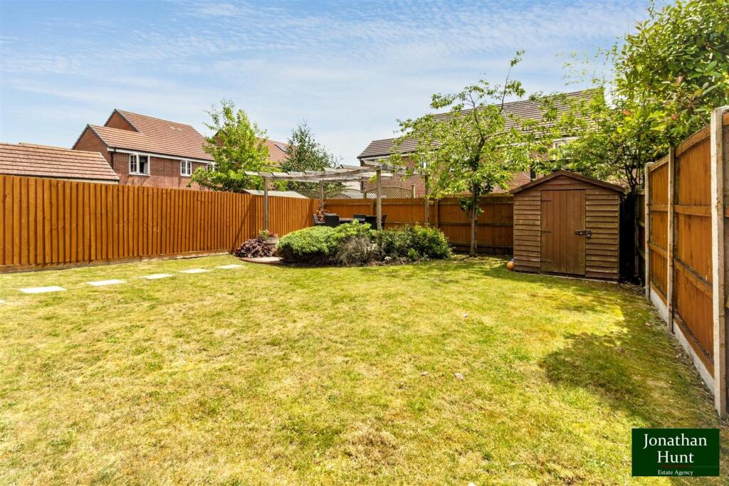 Stearn Way, Buntingford photo 3