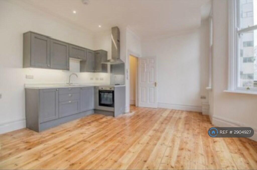 Main image of property: High Street, Southampton, SO14