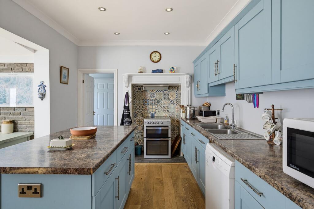 House in Upper Loughor, Llwchwr - More