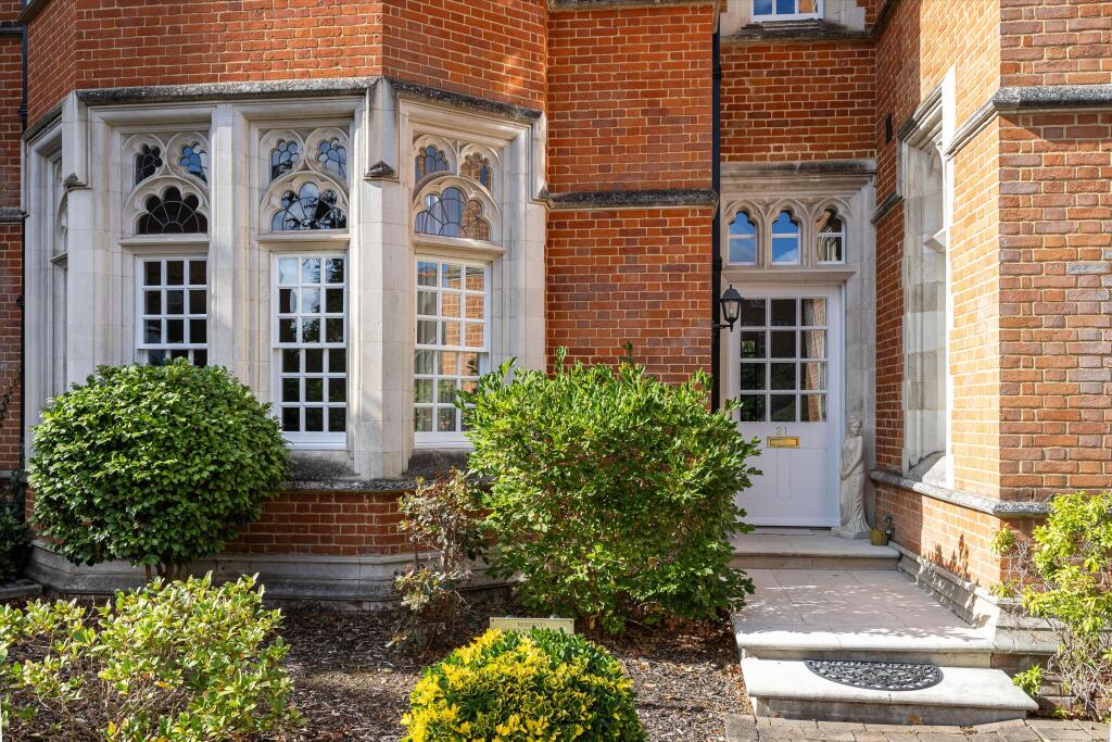 Crossland House, Holloway Drive, Virginia Water, Surrey GU25 photo 2