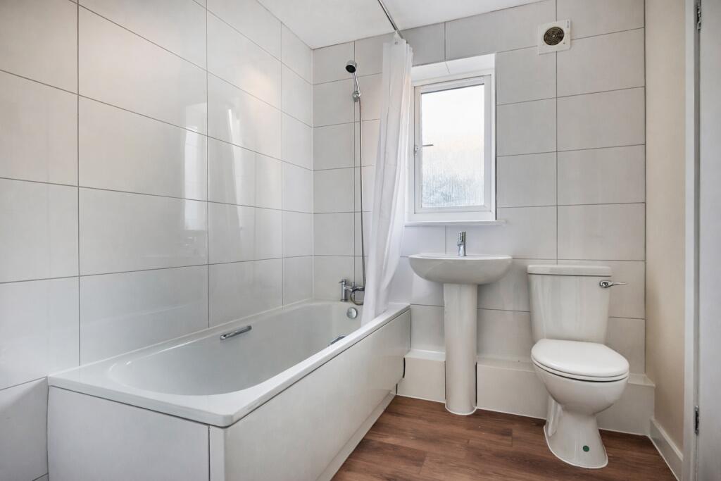 Additional image 8 of The Acorns, Wynchlands Crescent, St. Albans, Hertfordshire, AL4