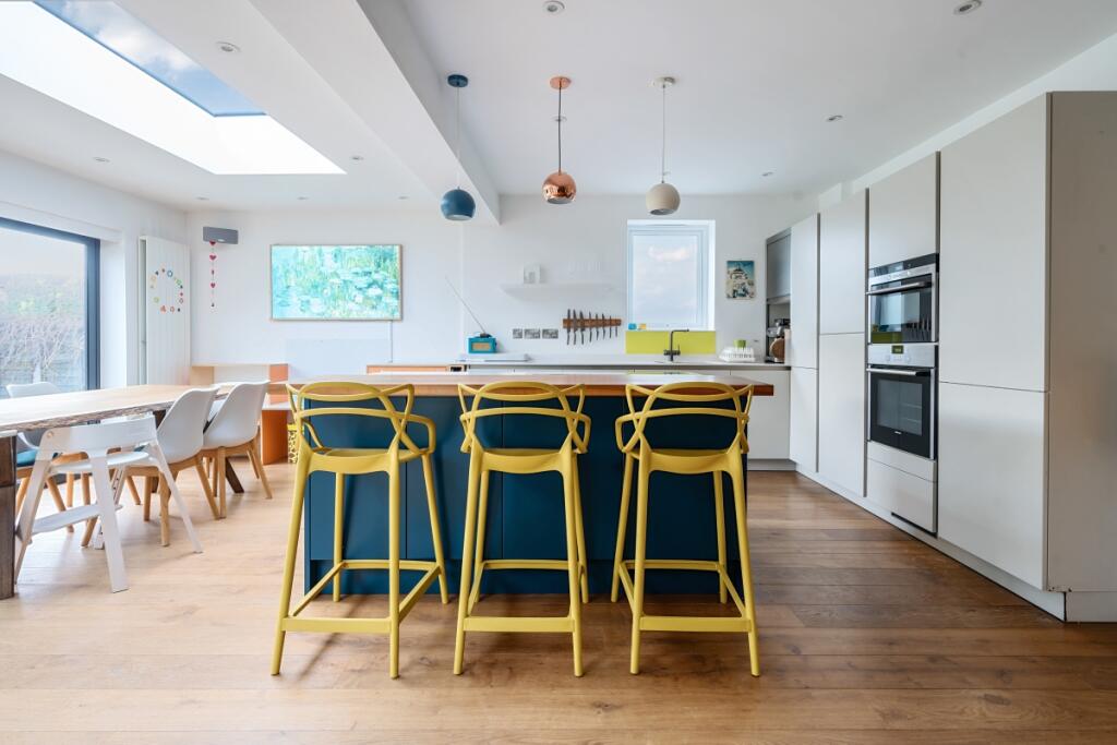 4 bedroom semi-detached house for rent