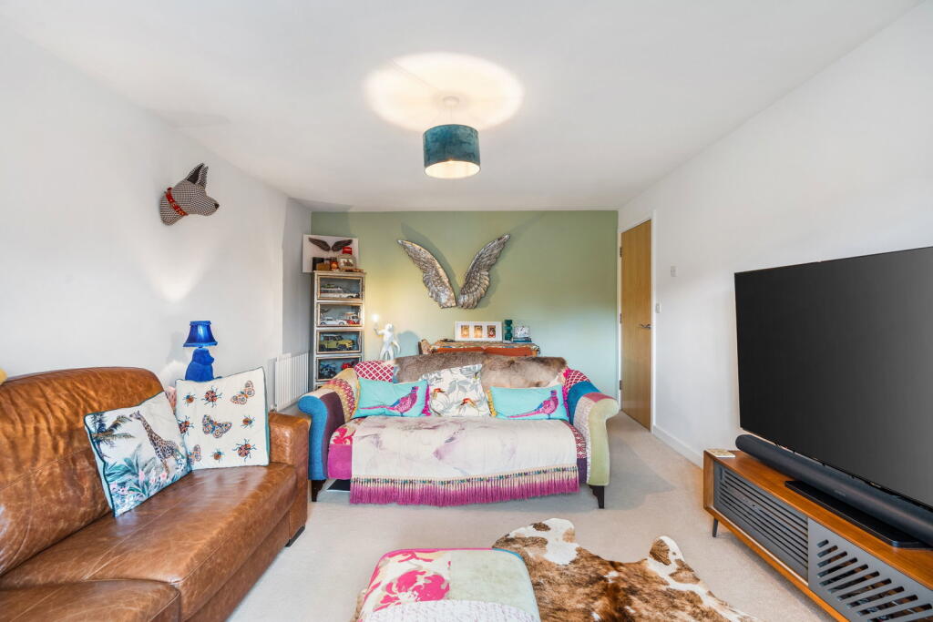 Apartment in Horsham, West Sussex - View 4