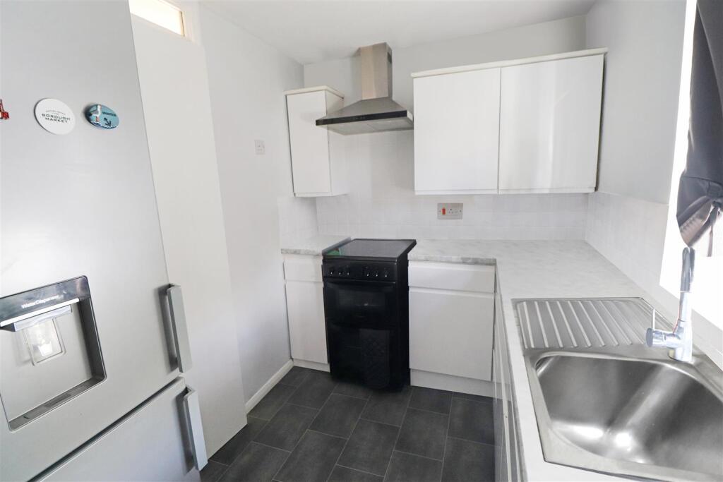 Apartment in Basildon, Queens Park, Billericay - View 4