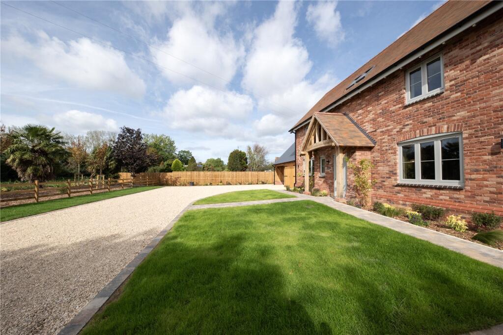 House in Worcester - View 5