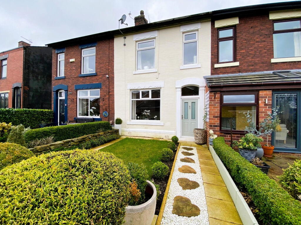 Main image of property: 32 Littlewood, Heyside, Royton