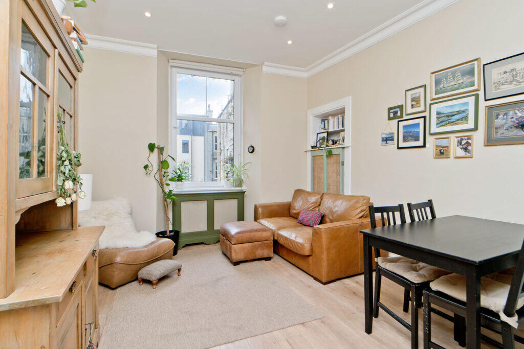 Apartment in Edinburgh, Morningside - View 4
