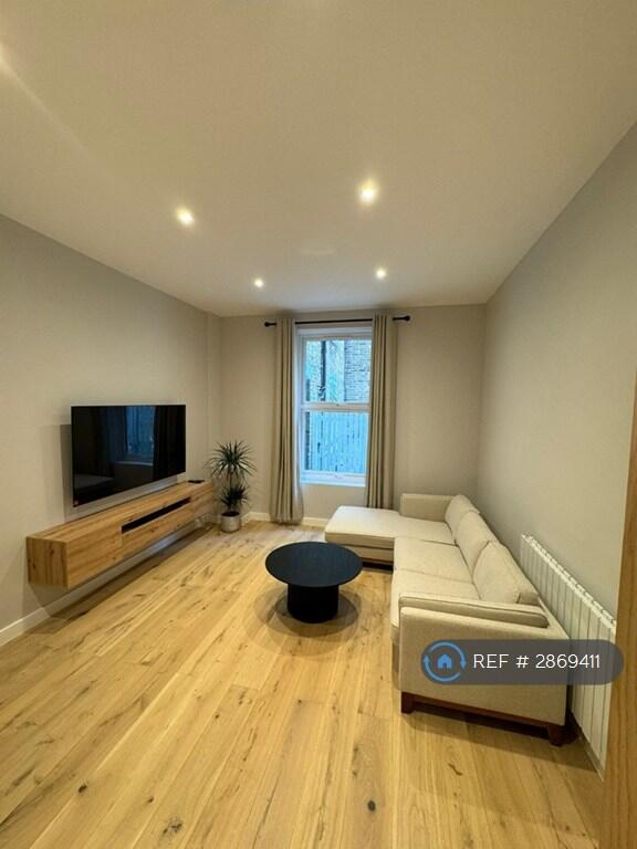 Main image of property: Oaklands Grove, London, W12