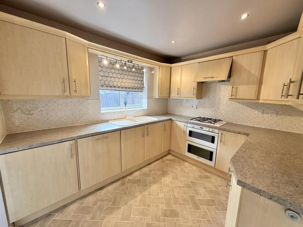 House in Ashfield, Sutton in Ashfield, Dalestorth - More