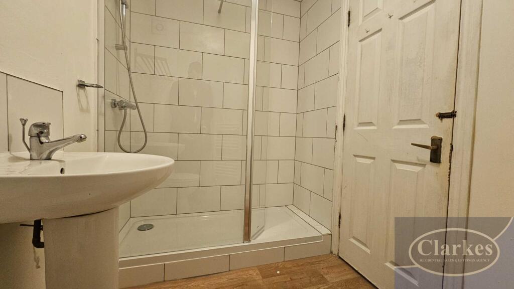 Apartment in Bournemouth, Winton - View 4