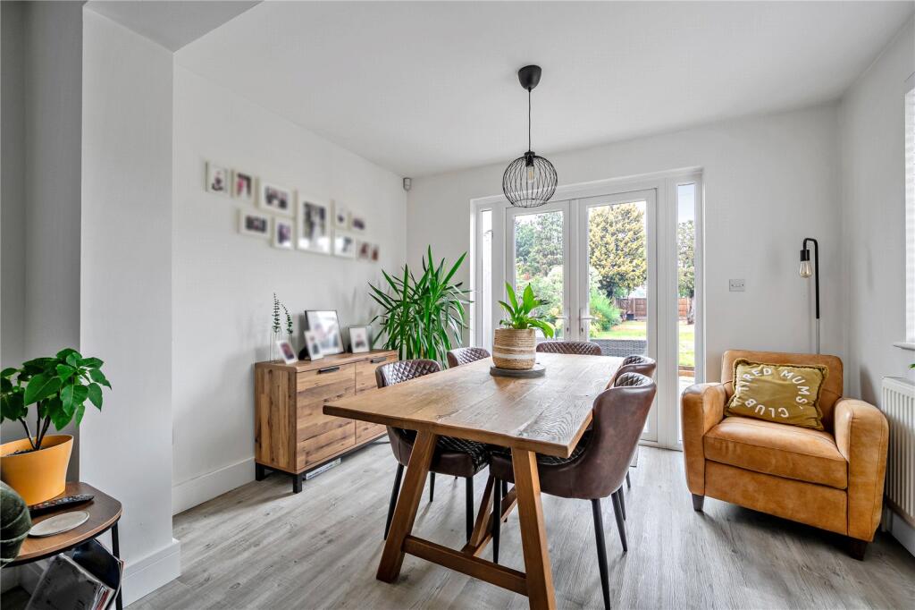 House in Woking, Byfleet - View 4