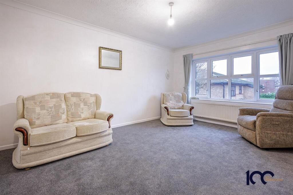 Abbs Cross Gardens, Hornchurch, RM12 photo 2