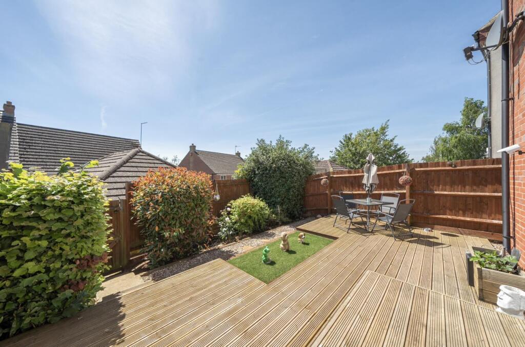 Farnborough Drive, Daventry, NN11 - View 2