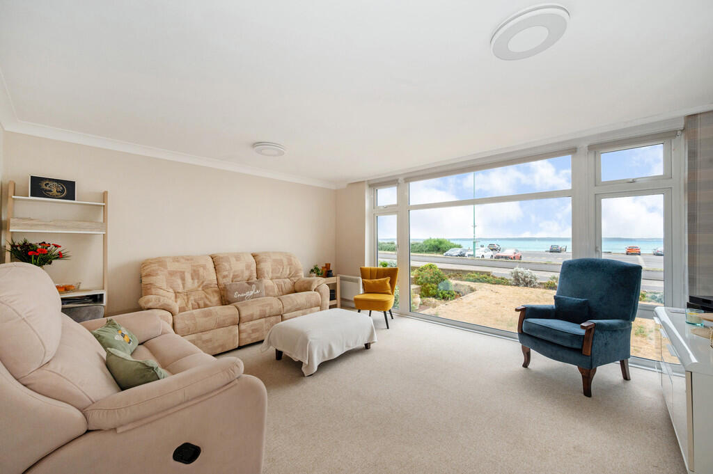 Apartment in Gosport, Lee-on-the-Solent - View 3