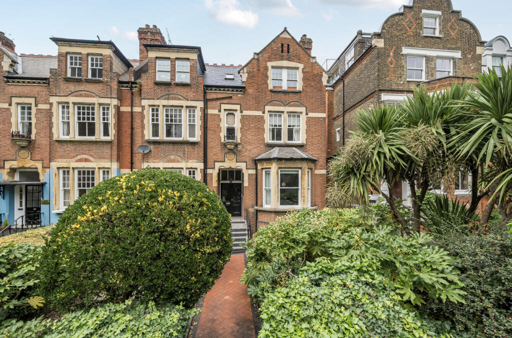 Studio flat on Fellows Road, London, NW3, £600,000