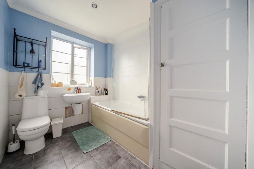 Apartment in London - View 5