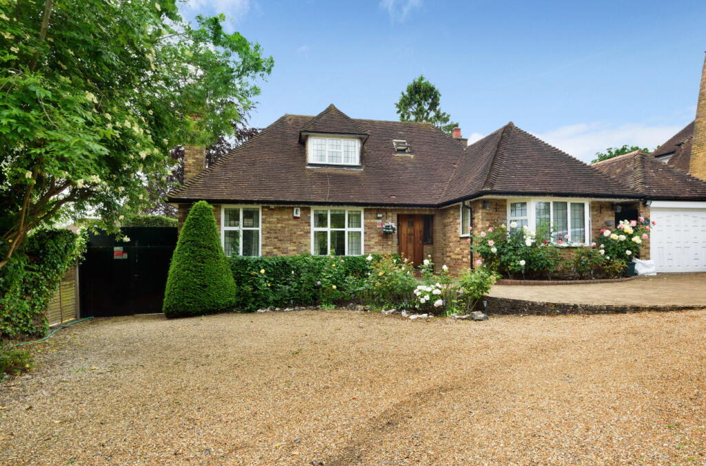 3-bed detached on Cuckoo Hill, Pinner HA5, £1,150,000