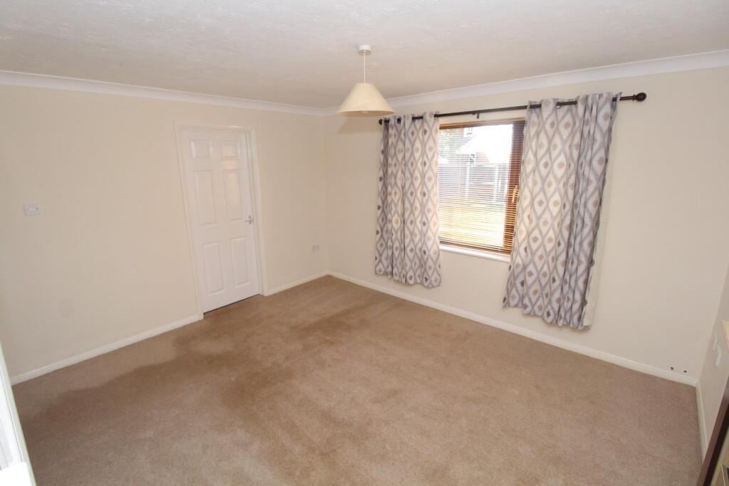 Falcon Way, Beck Row, Bury St. Edmunds photo 4
