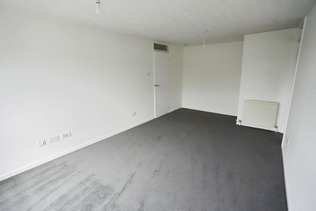 House in Cumbernauld, Greenfaulds - More