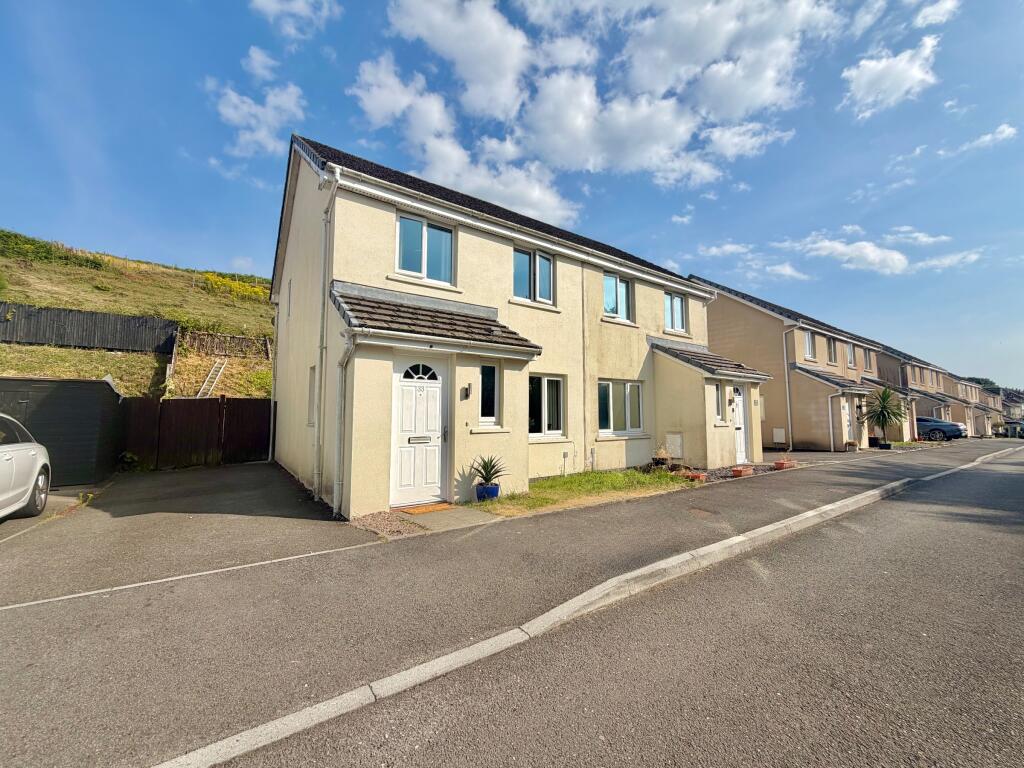 Main image of property: Heol Llwynffynon, Llangeinor, Bridgend