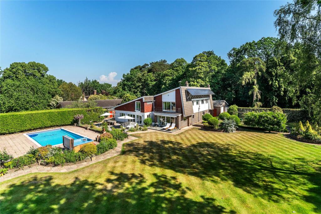 Main image of property: Guildford Road, Mayford, Woking, Surrey, GU22