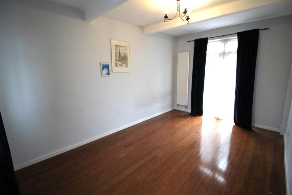 House in Southall - View 3