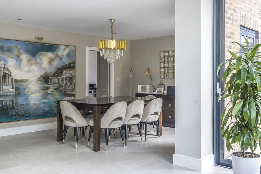 House in Kingston upon Thames - More