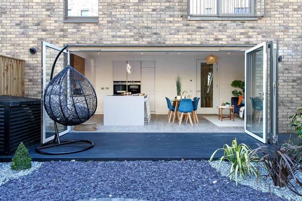 Main image of property: School Drive,
Glasgow,
G13 1FQ